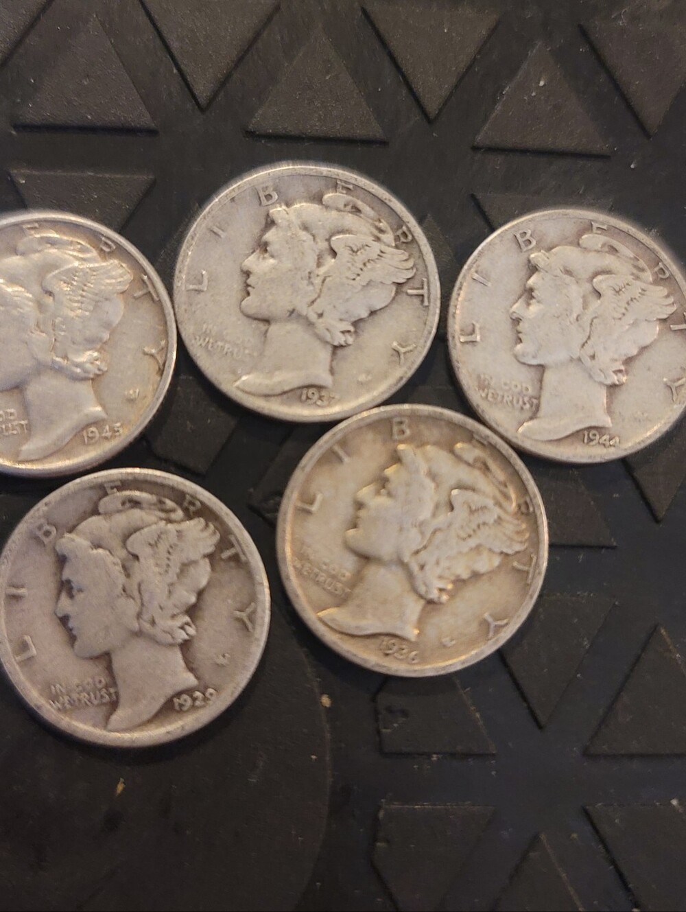 Lot of 7 Mercury Dimes 90% Silver - 1929 1936 1937 1944 1944 1945 1945 Winged - Picture 4 of 10